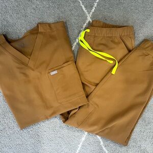 BRAND NEW MENS MEDIUM FIGS- EARTH